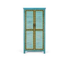 Armario fabricado en madera de mango con diseño artesanal alto