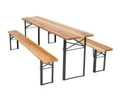 Mesa cervecería y dos bancos de madera