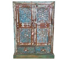 Armario de madera acabado artesanal