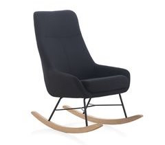 Mecedora tapizada en madera de haya con patas de metal