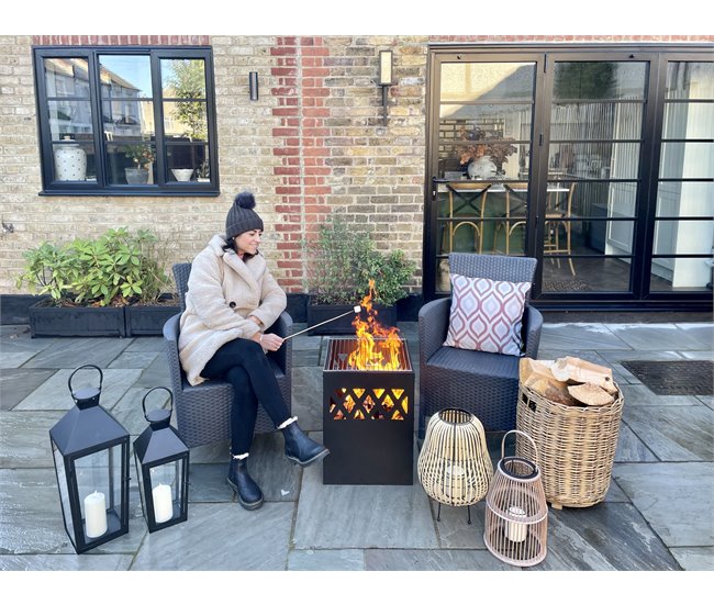 Beliani Fogón de madera SHIGA Negro