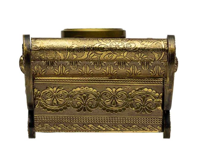 Bandeja de metal repujado Dorado