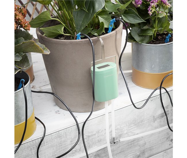 Sistema de Riego Automático por Goteo para Macetas Negro
