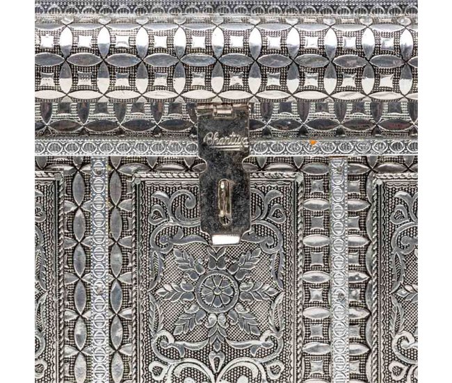 Joyero de metal repujado Plateado