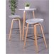 Taburete nórdico con patas de madera de haya  - Daxer Gris Claro