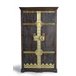 Armario madera y detalles en bronce .GINER Y COLOMER Marron