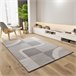 Alfombra geométrica con relieve FLORA - ATTICGO 133x190 Blanco/ Plateado